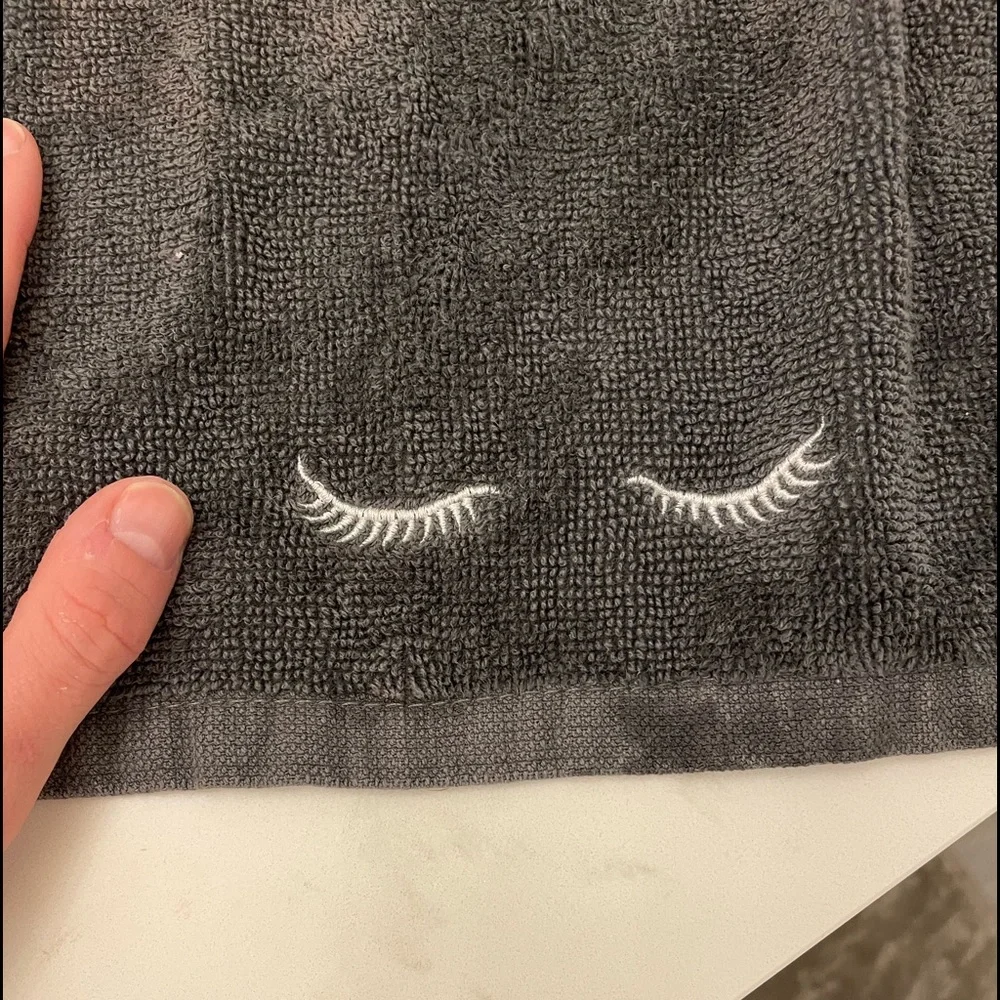 Eyelashes Dark Make-Up Towel